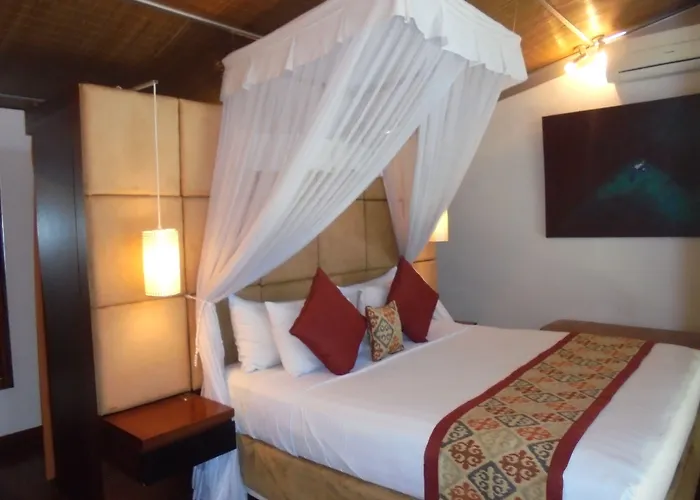 Hotel Puri Ayu 4*