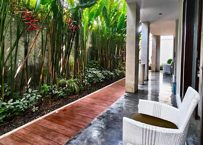 Puri Ayu Hotel 4*